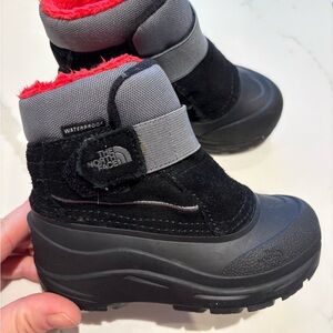 NEW The North Face Toddler Alpenglow II Boots - black/gray/red  - size 9